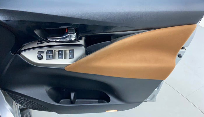 2017 Toyota Innova Crysta 2.7 ZX AT 7 STR, Petrol, Automatic, 35,450 km, Driver Side Door Panels Control