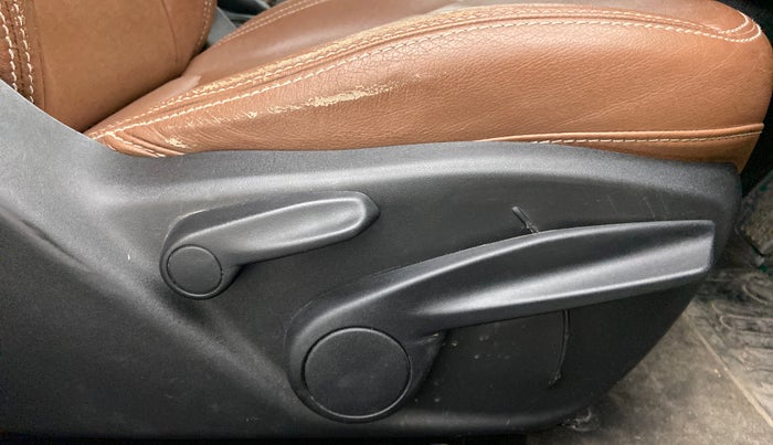 2018 Jeep Compass LONGITUDE 2.0 DIESEL, Diesel, Manual, 1,13,694 km, Driver Side Adjustment Panel