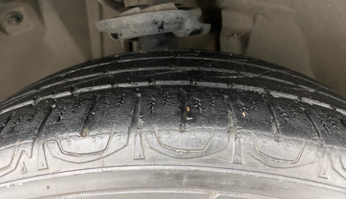2018 Jeep Compass LONGITUDE 2.0 DIESEL, Diesel, Manual, 1,13,694 km, Right Front Tyre Tread
