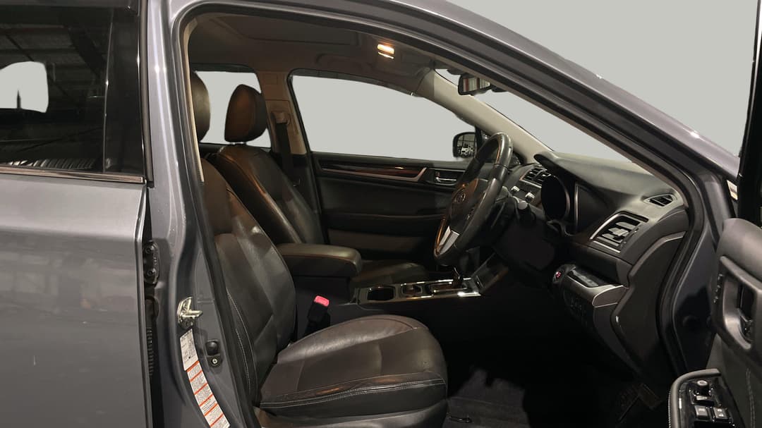 2017 Subaru Outback 2.5i Premium AWD, Automatic, 105348 km, Right Side Front Door Cabin View