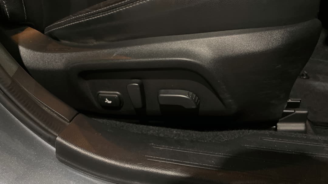 2017 Subaru Outback 2.5i Premium AWD, Automatic, 105348 km, Drivers Side Adjustment Panel