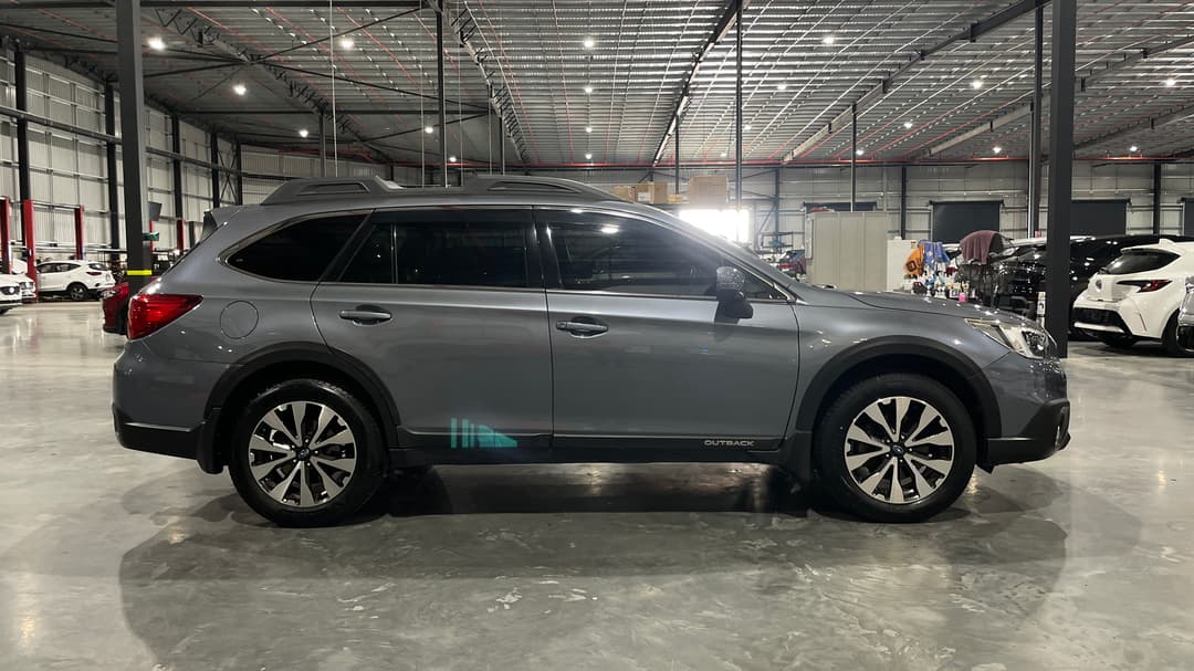 2017 Subaru Outback 2.5i Premium AWD, Automatic, 105348 km, Right Side View