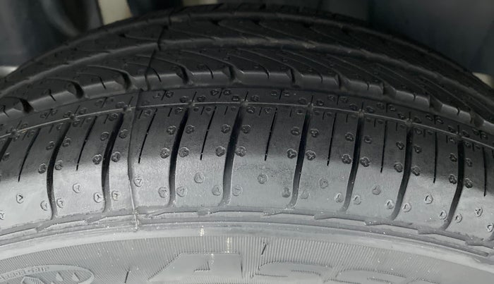 2018 Maruti Swift ZDI +, Diesel, Manual, 39,024 km, Right Rear Tyre Tread