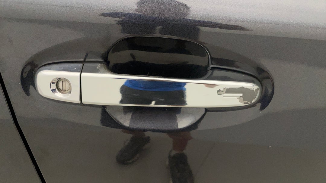 Door Handles Front RHS Chip