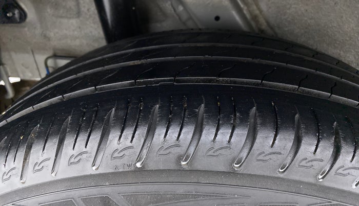 2019 Hyundai VENUE 1.4 CRDI MT SX, Diesel, Manual, 39,005 km, Right Rear Tyre Tread