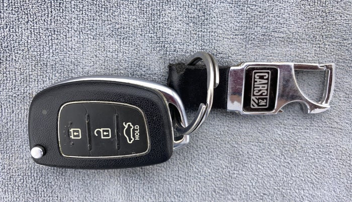 2015 Hyundai Xcent S 1.2, Petrol, Manual, 21,892 km, Key Close Up