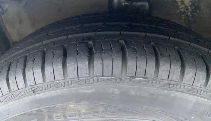 2010 Maruti A Star VXI, Petrol, Manual, 92,665 km, Left Front Tyre Tread