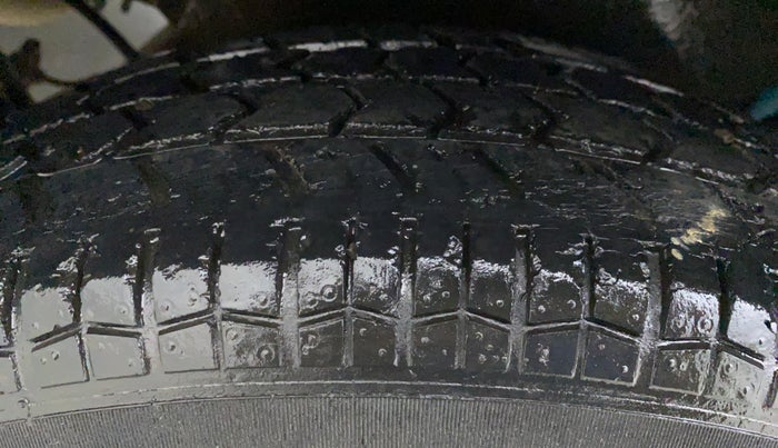 2013 Maruti Swift Dzire VXI, Petrol, Manual, 33,566 km, Right Rear Tyre Tread