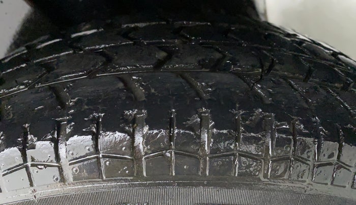 2013 Maruti Swift Dzire VXI, Petrol, Manual, 33,566 km, Left Rear Tyre Tread