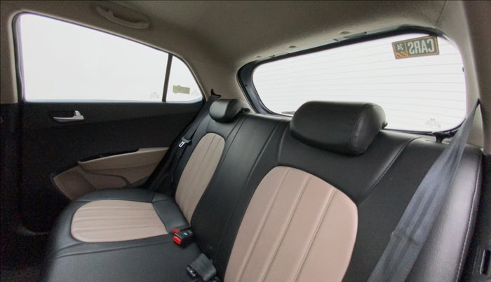 2016 Hyundai Grand i10 ASTA (O) AT 1.2 KAPPA VTVT, Petrol, Automatic, 42,090 km, Right Side Rear Door Cabin