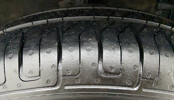 2014 Maruti Swift Dzire VDI BS IV, Diesel, Manual, 67,668 km, Right Front Tyre Tread