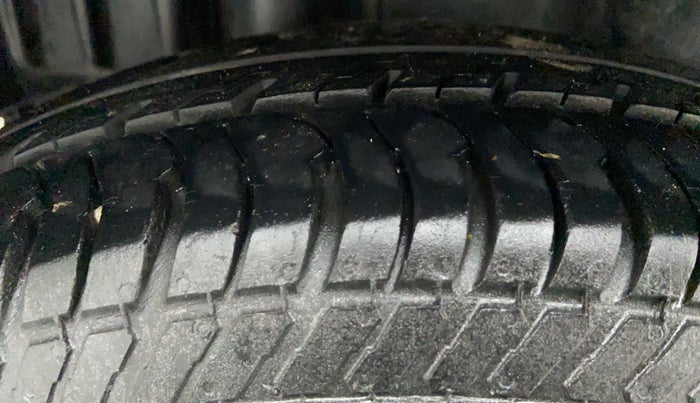 2014 Maruti Swift Dzire VDI BS IV, Diesel, Manual, 67,668 km, Right Rear Tyre Tread