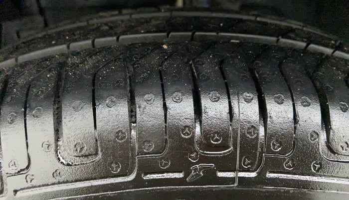 2014 Maruti Swift Dzire VDI BS IV, Diesel, Manual, 67,668 km, Left Front Tyre Tread