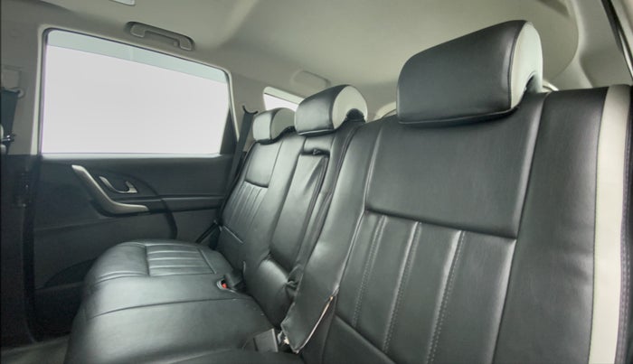 2019 Mahindra XUV500 W9, Diesel, Manual, 38,535 km, Right Side Rear Door Cabin