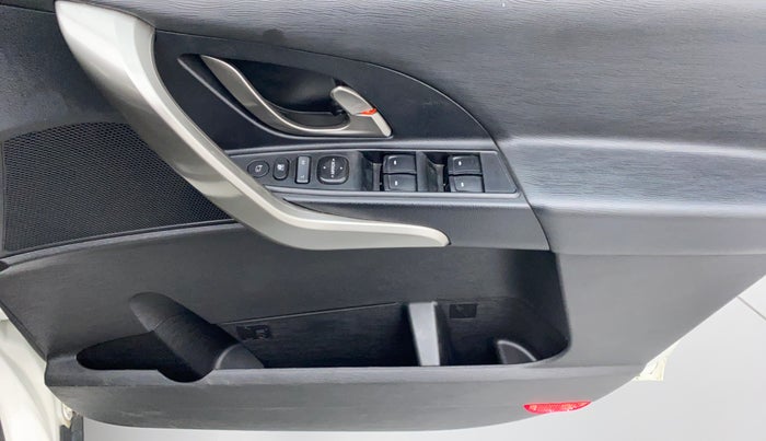 2019 Mahindra XUV500 W9, Diesel, Manual, 38,535 km, Driver Side Door Panels Control