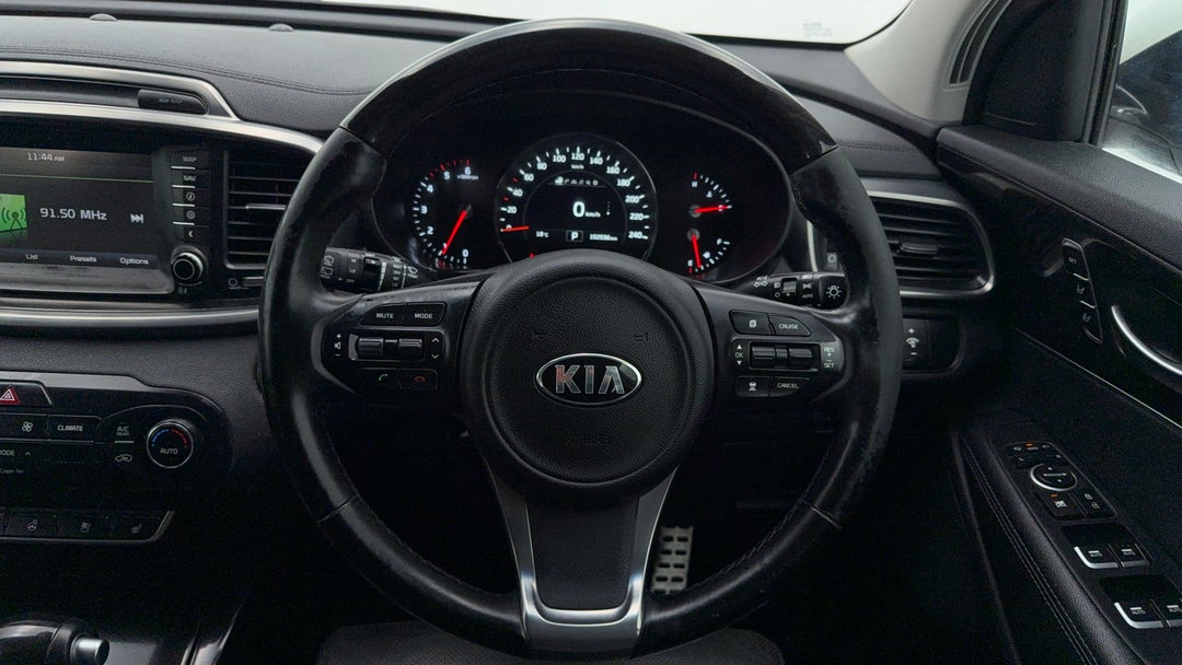 2016 Kia Sorento Platinum (4x4), Automatic, 152536 km, Steering Wheel Close-up