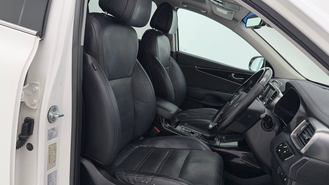 2016 Kia Sorento Platinum (4x4), Automatic, 152536 km, Right Side Front Door Cabin View