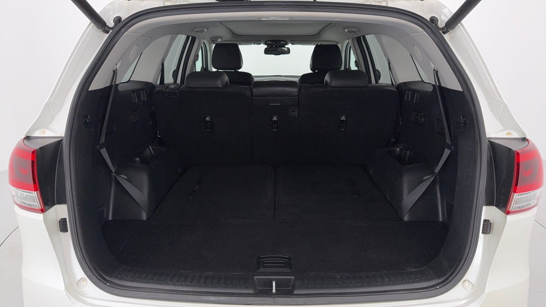 2016 Kia Sorento Platinum (4x4), Automatic, 152536 km, Boot Inside View
