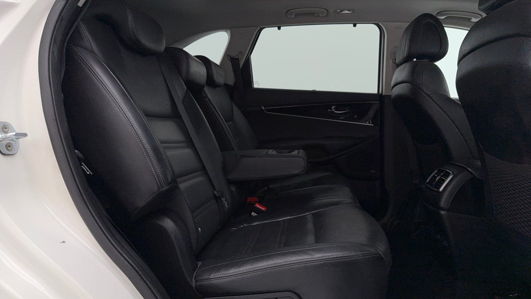 2016 Kia Sorento Platinum (4x4), Automatic, 152536 km, Right Side Rear Door Cabin View