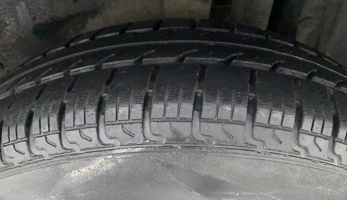 2016 Maruti Swift VXI, Petrol, Manual, 52,530 km, Left Rear Tyre Tread