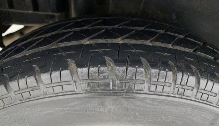 2016 Maruti Swift VXI, Petrol, Manual, 52,530 km, Right Rear Tyre Tread