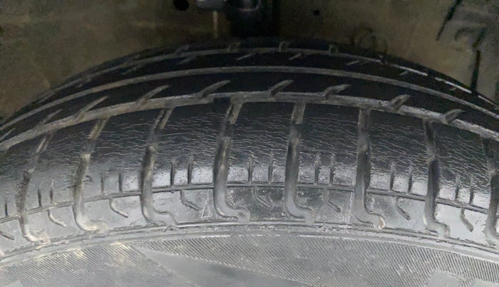 2016 Maruti Swift VXI, Petrol, Manual, 52,530 km, Right Front Tyre Tread