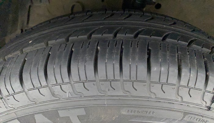 2016 Maruti Swift VXI, Petrol, Manual, 52,530 km, Left Front Tyre Tread