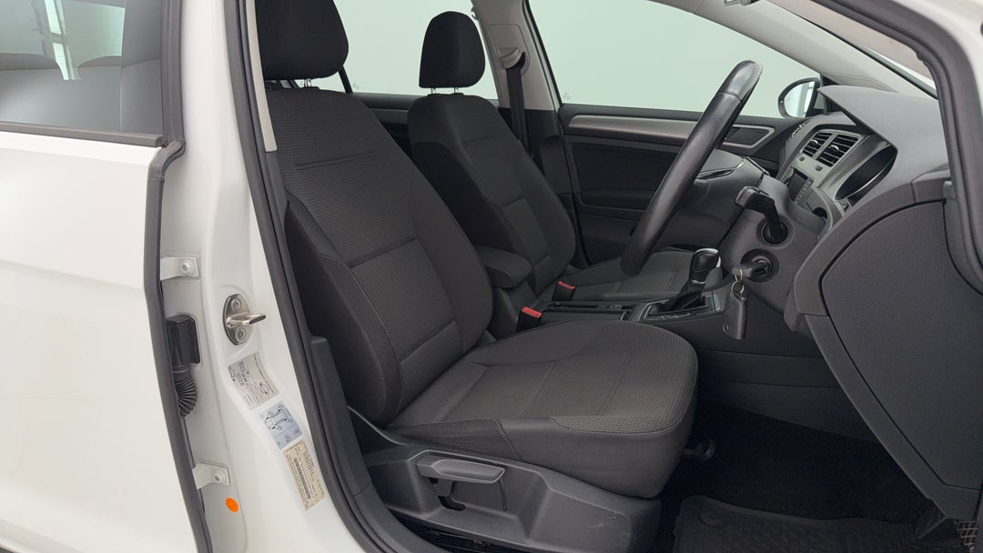 2015 Volkswagen Golf 90 Tsi Comfortline, Automatic, 121301 km, Right Side Front Door Cabin View