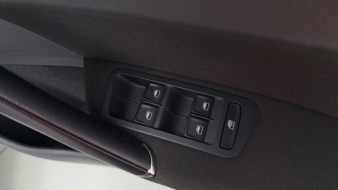 2015 Volkswagen Golf 90 Tsi Comfortline, Automatic, 121301 km, Drivers Side Door Panel Controls