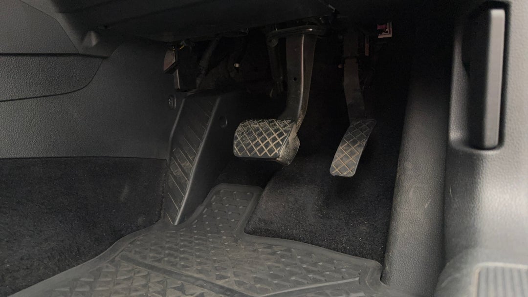 2015 Volkswagen Golf 90 Tsi Comfortline, Automatic, 121301 km, Pedals and Footmat