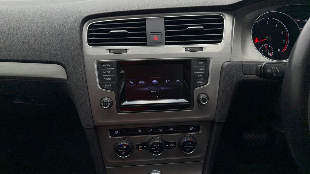 2015 Volkswagen Golf 90 Tsi Comfortline, Automatic, 121301 km, Center Console