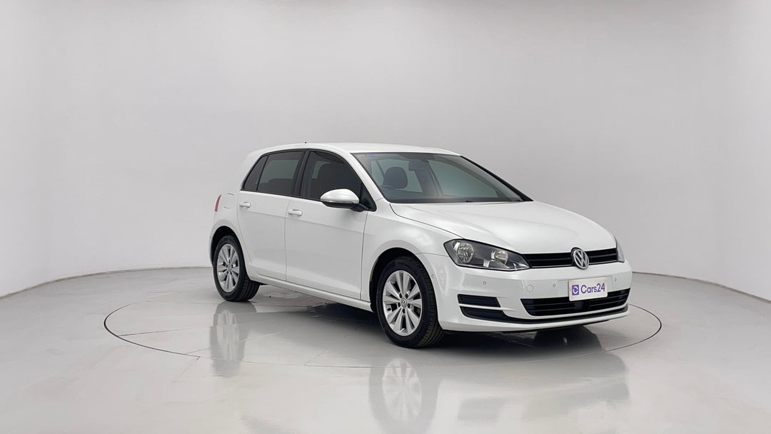 2015 Volkswagen Golf 90 Tsi Comfortline, Automatic, 121301 km, Right Front Diagonal (45- Degree) View