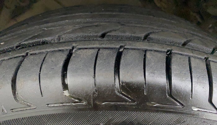 2012 Maruti Swift ZXI D, CNG, Manual, 48,375 km, Left Rear Tyre Tread