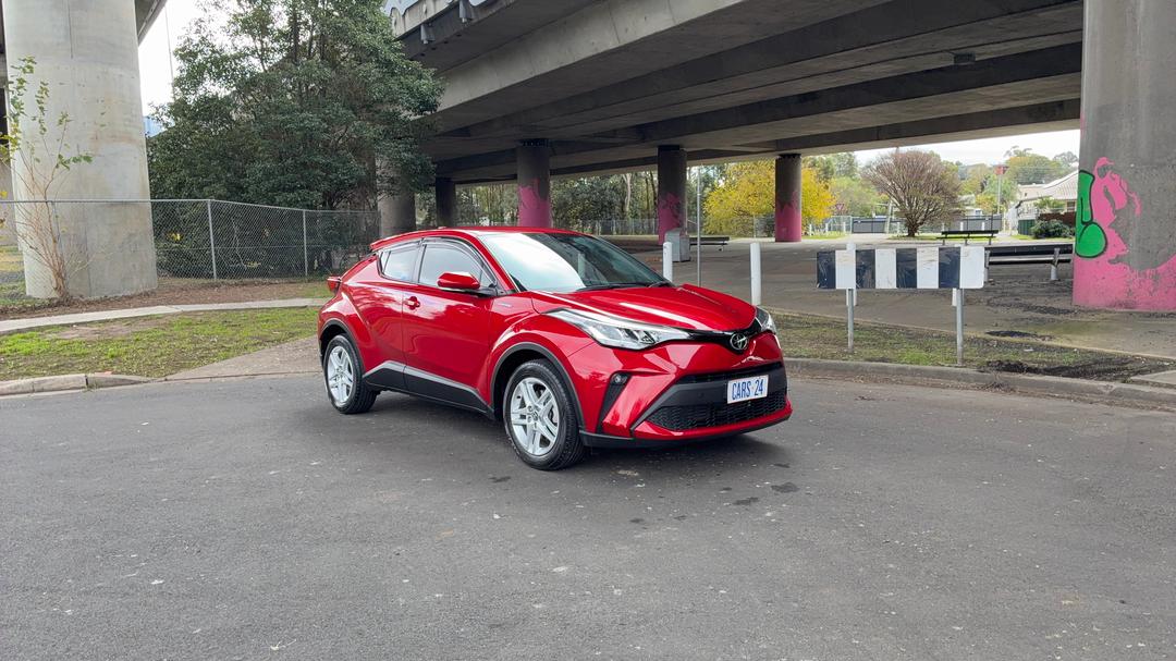 2020 Toyota C-HR Standard (2wd), Automatic, 24737 km, Right Front Diagonal (45- Degree) View