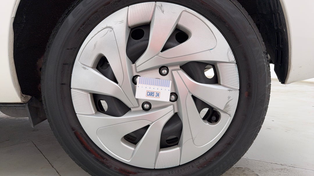 Wheels Hubcap Rear LHS Scratch