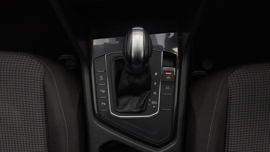 2018 Volkswagen Tiguan 110 Tsi Trendline, Automatic, 31946 km, Gear Lever 