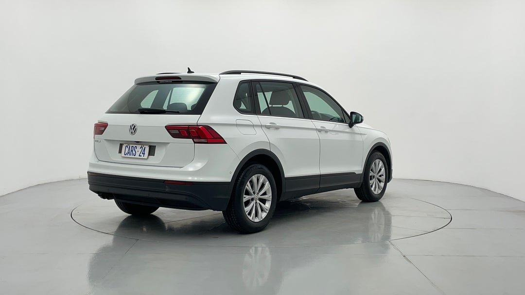 2018 Volkswagen Tiguan 110 Tsi Trendline, Automatic, 31946 km, Right Back Diagonal (45- Degree) View