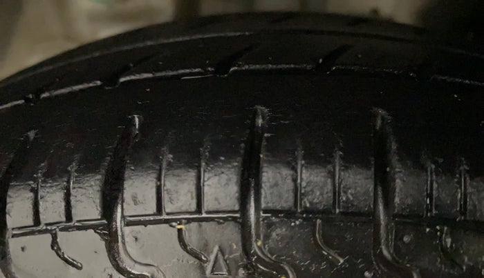 2015 Hyundai Eon ERA +, Petrol, Manual, 59,267 km, Left Rear Tyre Tread