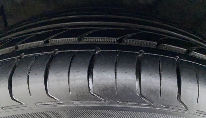 2013 Hyundai Verna FLUIDIC 1.6 EX VTVT, Petrol, Manual, 45,129 km, Left Front Tyre Tread