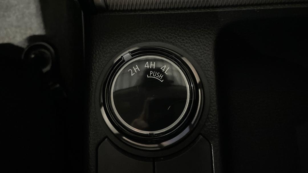 2022 Mitsubishi Triton Glx-r (4x4), Automatic, 48228 km, Utility Switches/Buttons