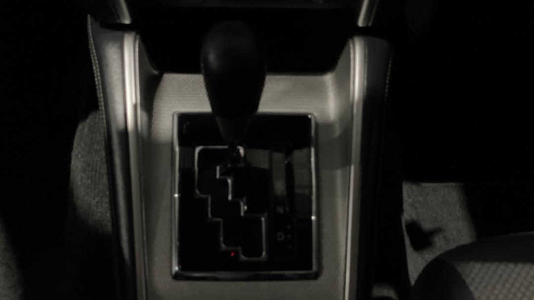 2022 Mitsubishi Triton Glx-r (4x4), Automatic, 48228 km, Gear Lever 