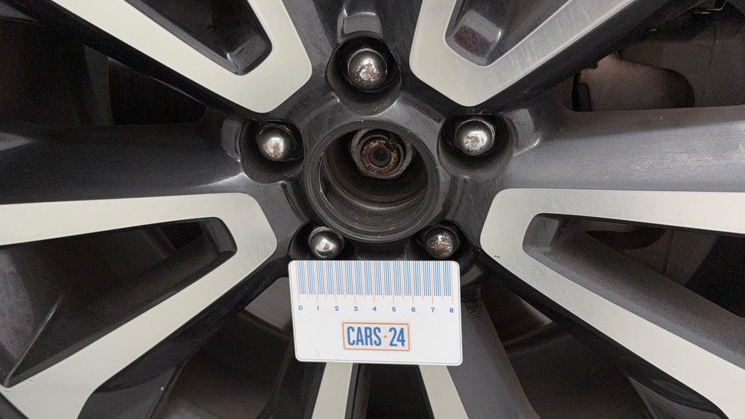 Wheels Rim Front LHS Centre Cap Missing