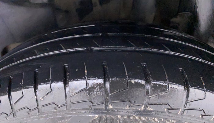 2021 Maruti Swift VXI D, Petrol, Manual, 82,896 km, Left Rear Tyre Tread
