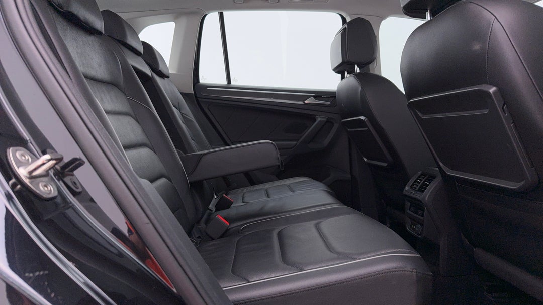 2018 Volkswagen Tiguan 132 Tsi Comfortline, Automatic, 79381 km, Right Side Rear Door Cabin View
