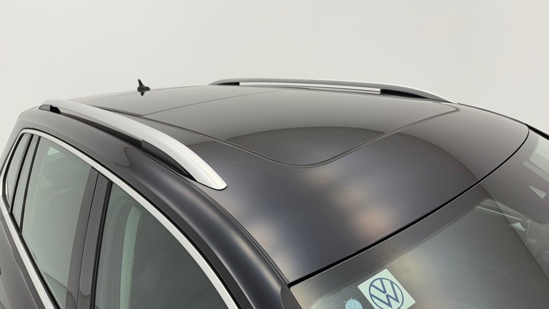 2018 Volkswagen Tiguan 132 Tsi Comfortline, Automatic, 79381 km, Roof/Sunroof View