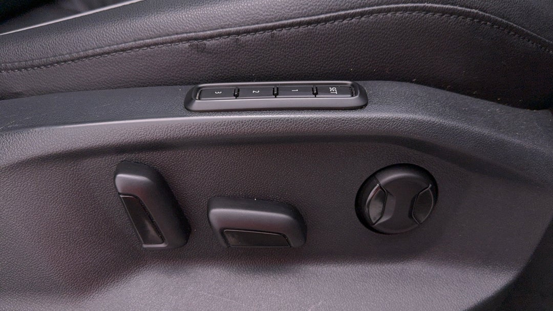 2018 Volkswagen Tiguan 132 Tsi Comfortline, Automatic, 79381 km, Drivers Side Adjustment Panel