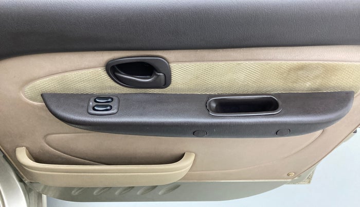 2009 Hyundai Santro Xing GLS, Petrol, Manual, 85,237 km, Driver Side Door Panels Control