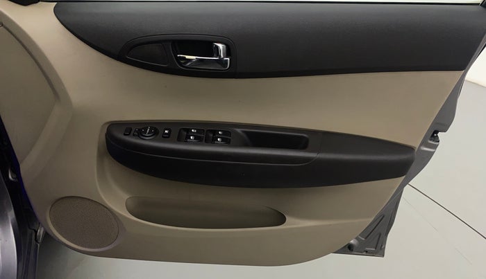 2012 Hyundai i20 MAGNA O 1.2, Petrol, Manual, 45,535 km, Driver Side Door Panels Control