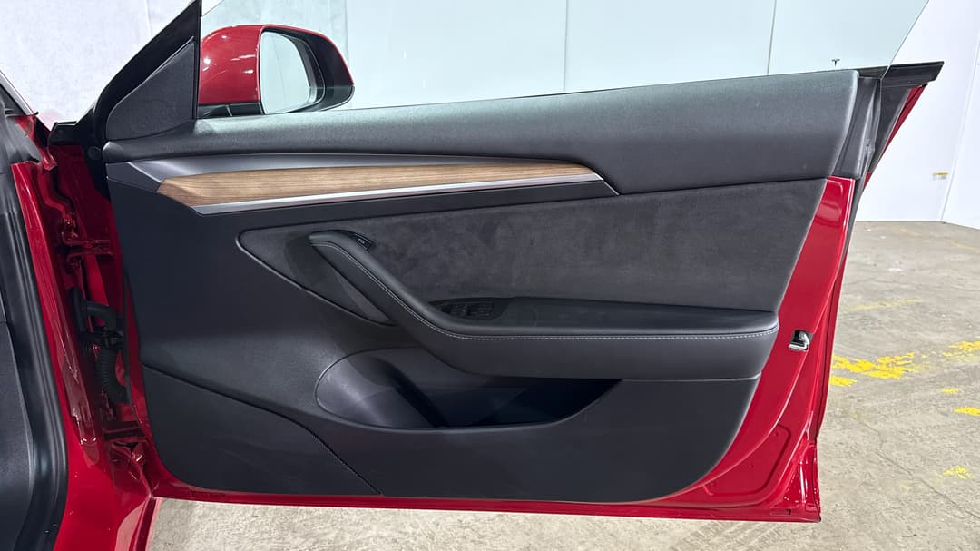 2021 Tesla Model 3 Standard Range Plus RWD, Automatic, 52458 km, Speaker View