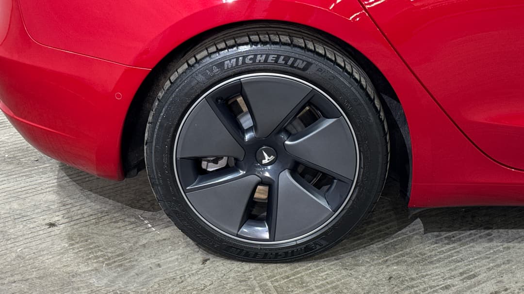 2021 Tesla Model 3 Standard Range Plus RWD, Automatic, 52458 km, Right Rear Wheel